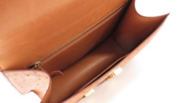 エルメスのコンスタンスミニの定価は？人気の理由や素材別定価、入手方法を解説！