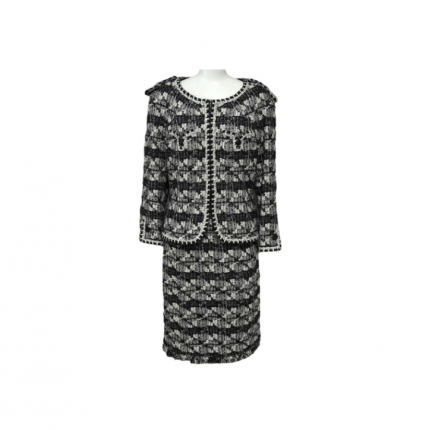 ツイードスーツ