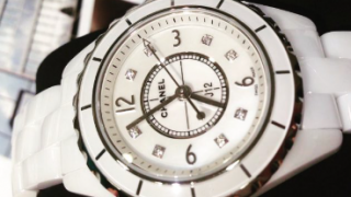 シャネルj12は値上がりしている？特徴や人気モデル・購入方法をご紹介