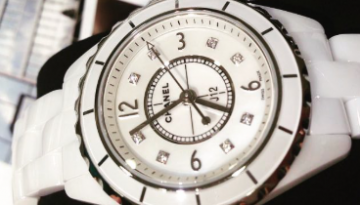 シャネルj12は値上がりしている？特徴や人気モデル・購入方法をご紹介