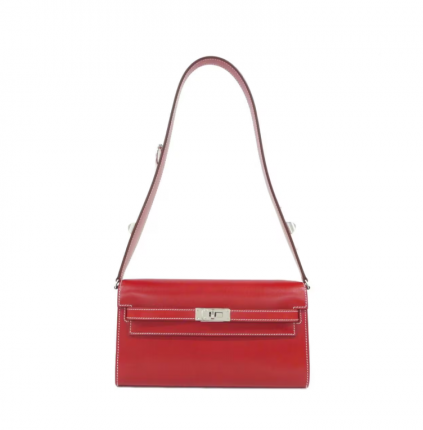 ケリーの格式とカジュアルさを両立したデザイン