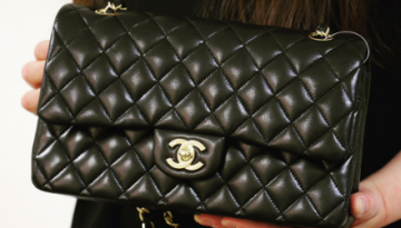 シャネルの定番「キャビアスキン」とは？ラムスキンとの違いやお手入れ方法を解説