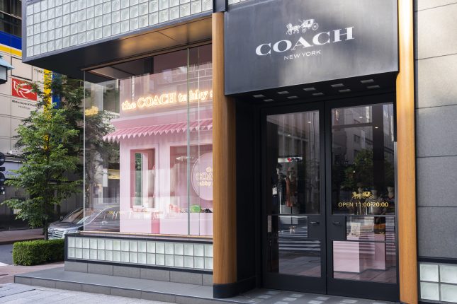 コーチはどこの国のブランド?特徴と手に入れやすい理由をわかりやすく解説