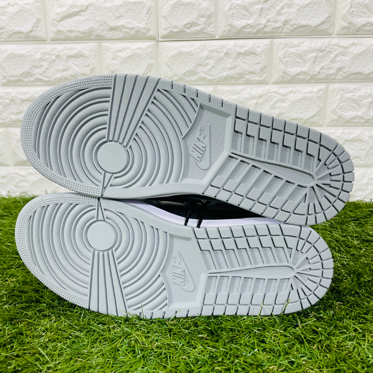 29 0cm ナイキ ウィメンズ エアジョーダン 1 Nike Air Jordan 1 Aj1 ブラック ホワイト グレーのフリマ商品 Kante Komehyo