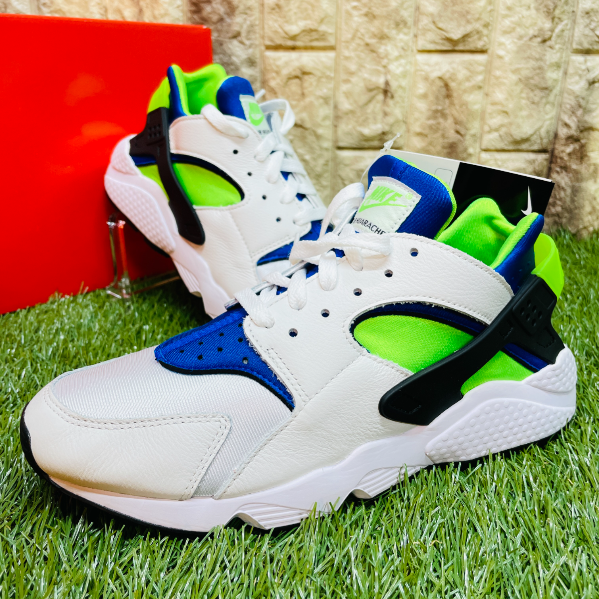 26 5cm ナイキ エア ハラチ Nike Air Huarach ホワイト 白 スニーカーのフリマ商品 Kante Komehyo