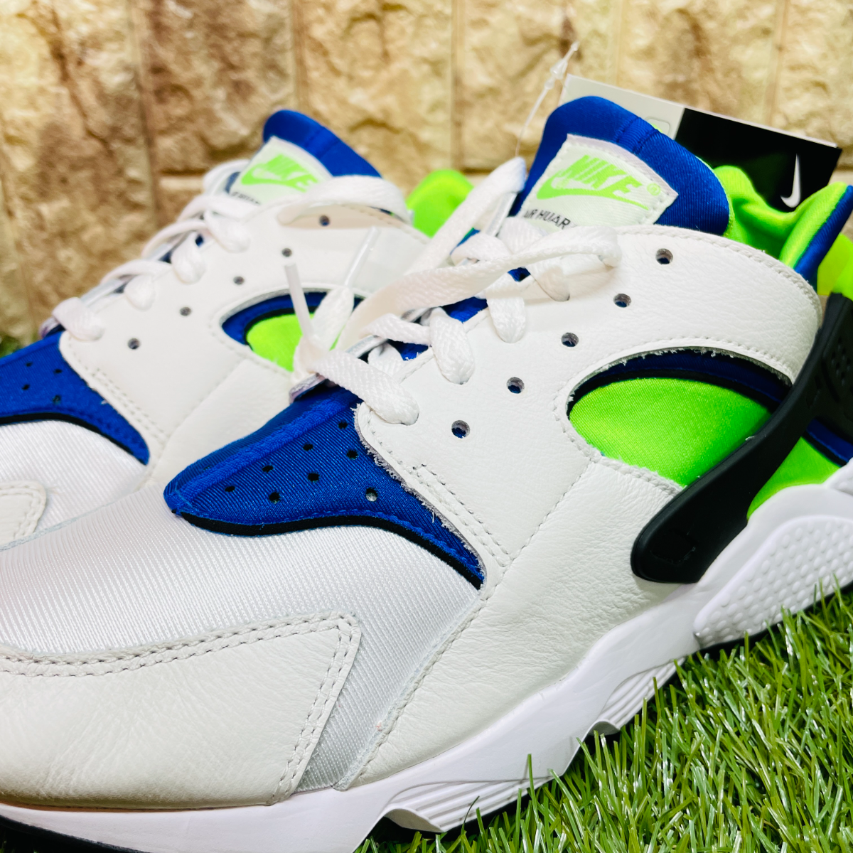 26 5cm ナイキ エア ハラチ Nike Air Huarach ホワイト 白 スニーカーのフリマ商品 Kante Komehyo
