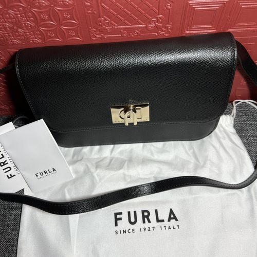 新品 FURLA 1927 XL クロスボディバッグ 保存袋付きのフリマ商品 