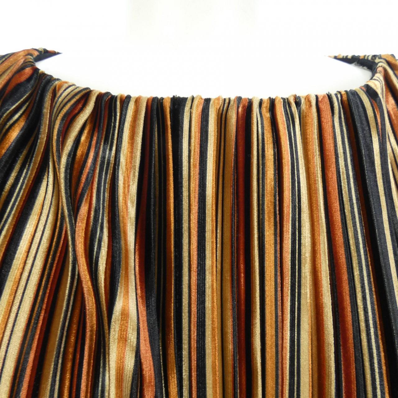 コメ兵 タエアシダ Tae Ashida ワンピース タエアシダ レディースファッション トップス その他 公式 日本最大級のリユースデパートkomehyo