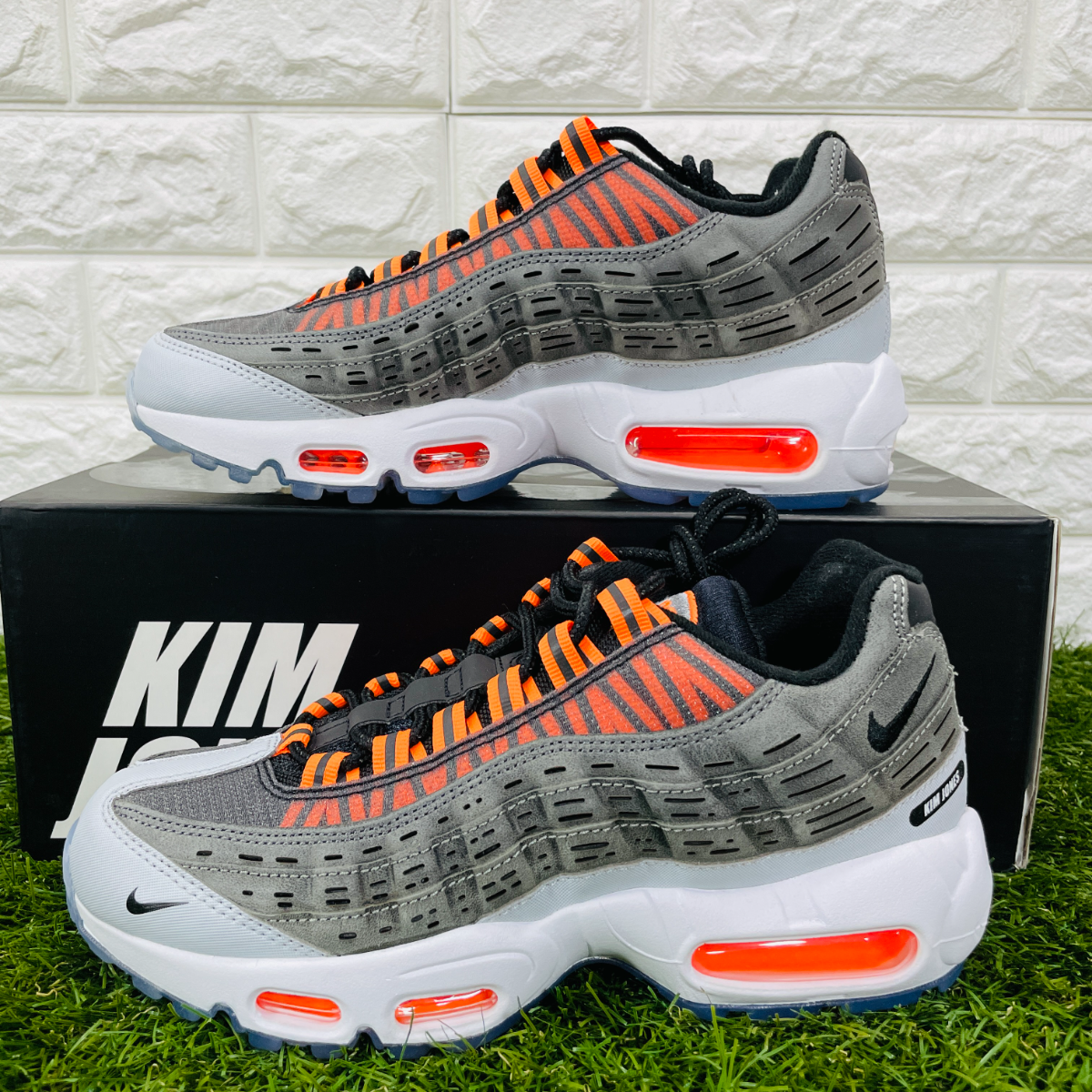 可愛いクリスマスツリーやギフトが Nike ナイキ レディーススニーカー Kim Jones エアマックス95 スニーカー Www Abtrs Com