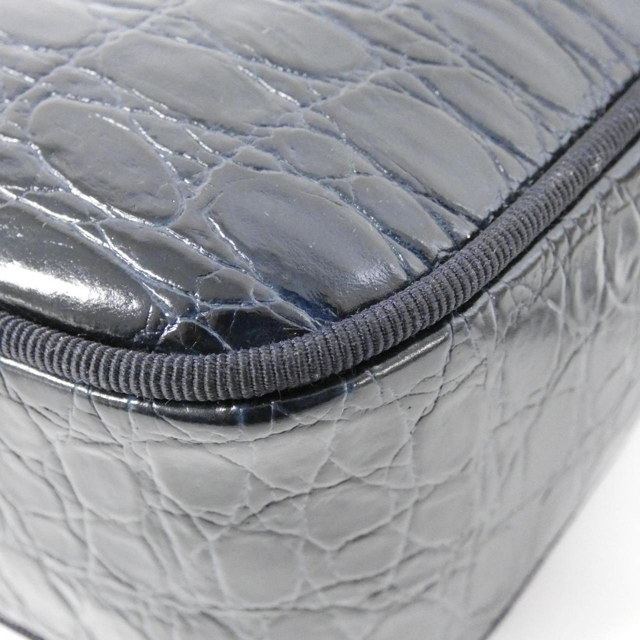 Authentic [Vintage] Salvatore Ferragamo 21 6677 Shoulder bag