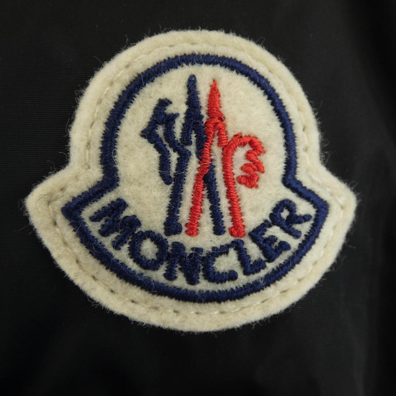 MONCLER ジャガードロゴ入りマント 21年秋冬新作 MONCLER モンクレール ダウンジャケット AKIO アキオ 1A00004