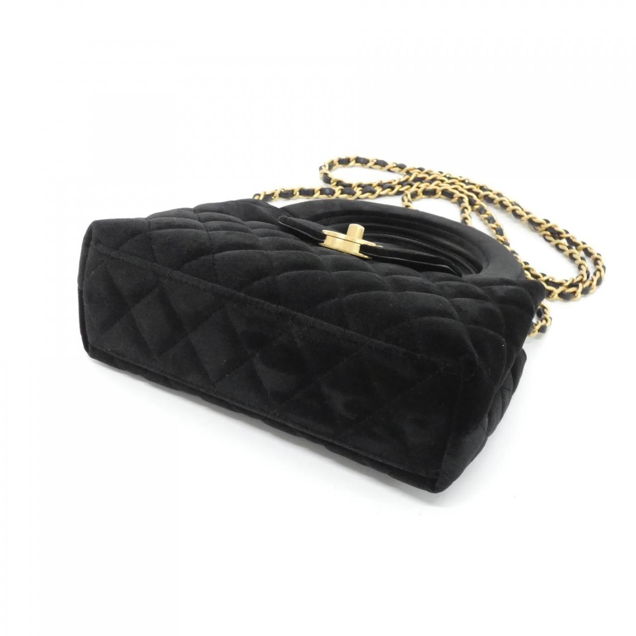 希少✨ROME SDS ARTIFACT 156cm CHANEL モチーフ CHANEL Shiny Goatskin Quilted Chanel 19 Round Clutch With
