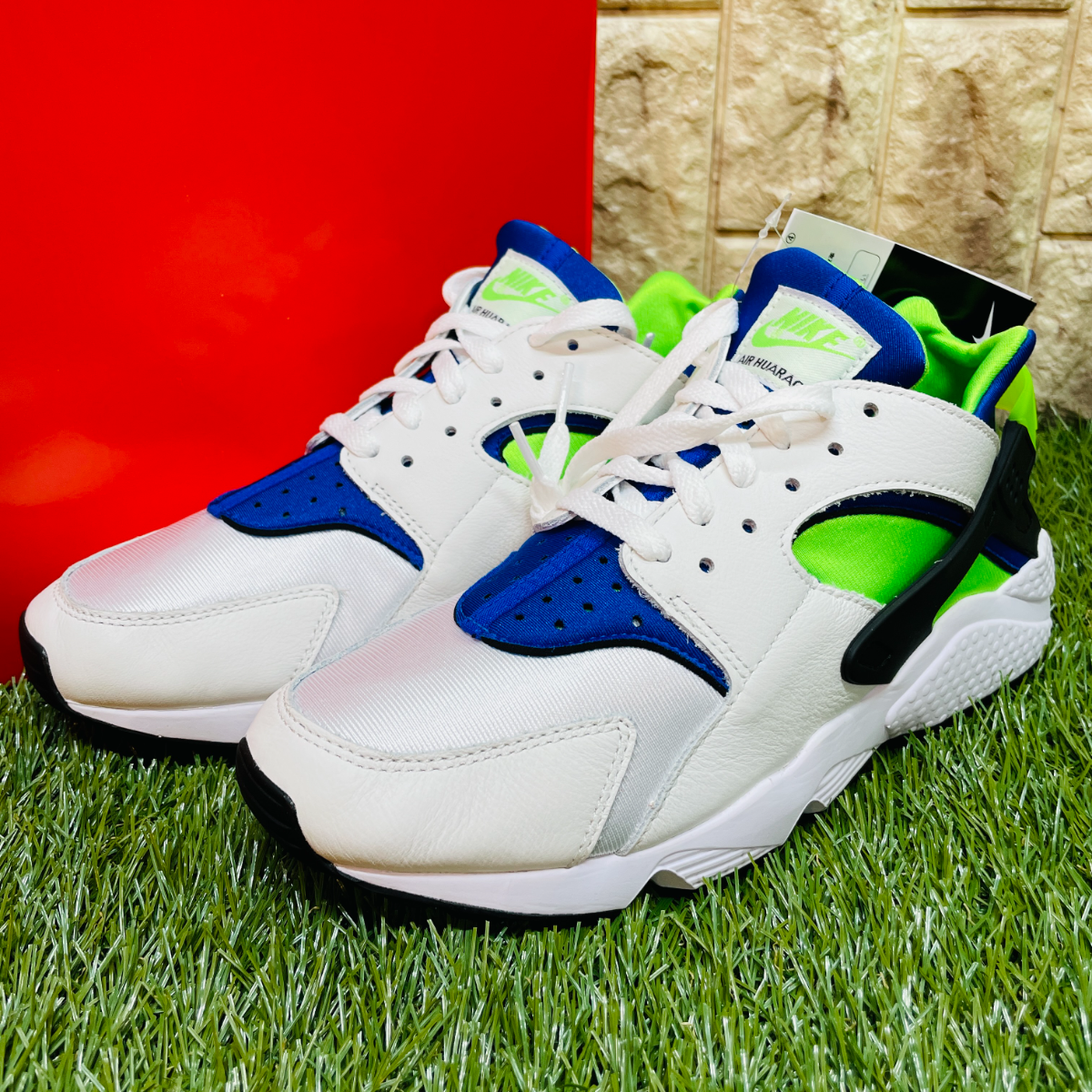 26 5cm ナイキ エア ハラチ Nike Air Huarach ホワイト 白 スニーカーのフリマ商品 Kante Komehyo