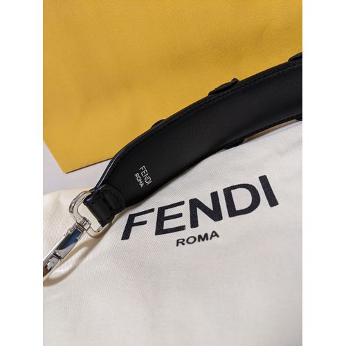 新品未使用 FENDI フェンディ ストラップユー ブラック ショルダー 