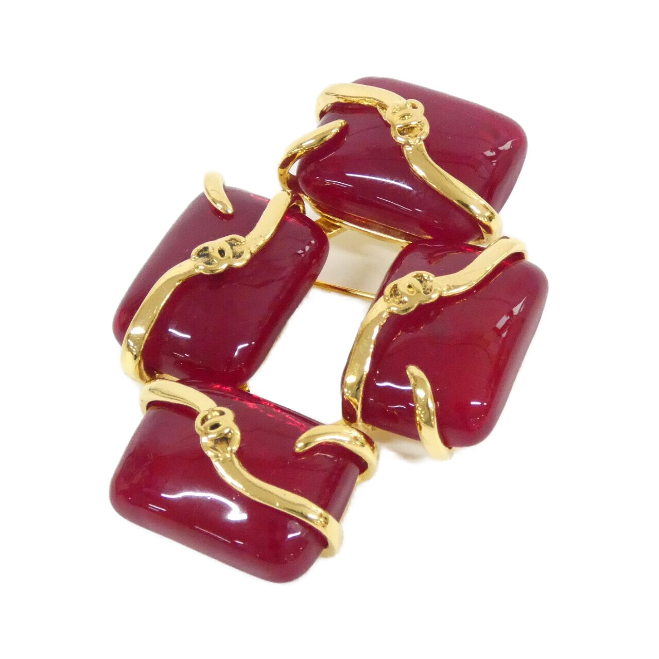BROOCH