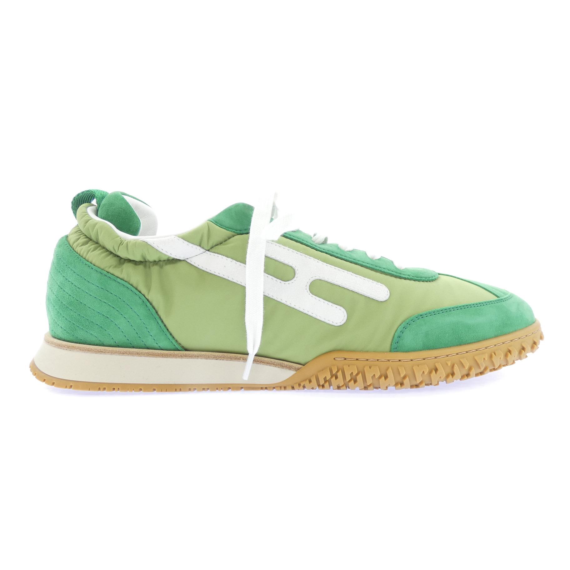 スニーカー