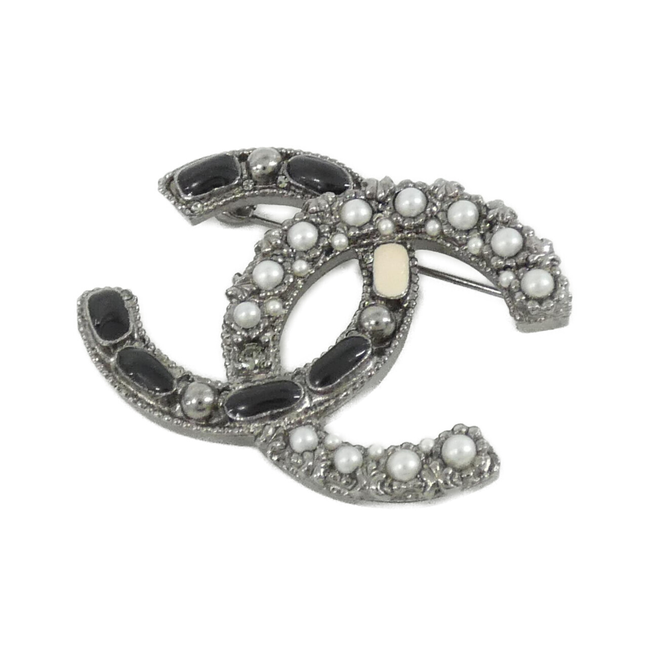 BROOCH