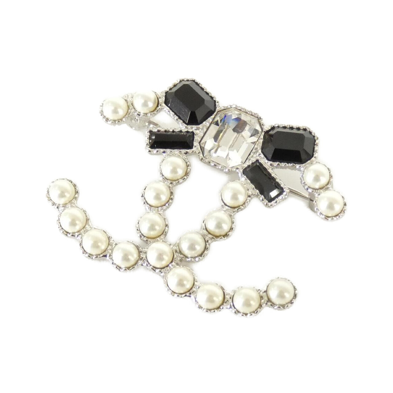 BROOCH