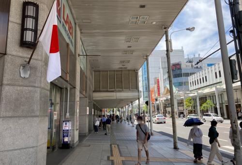 八丁堀駅を降りLABI広島(ヤマダデンキ)を左に見て直進