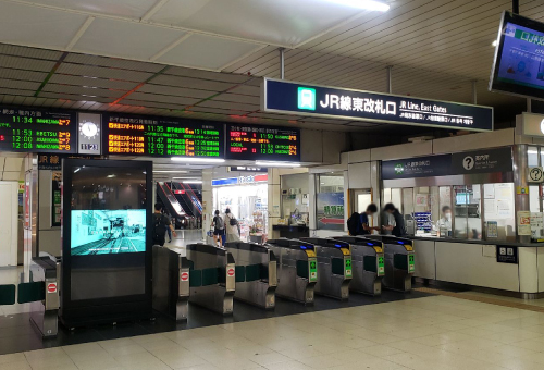 JR札幌駅東改札口を出て右へ