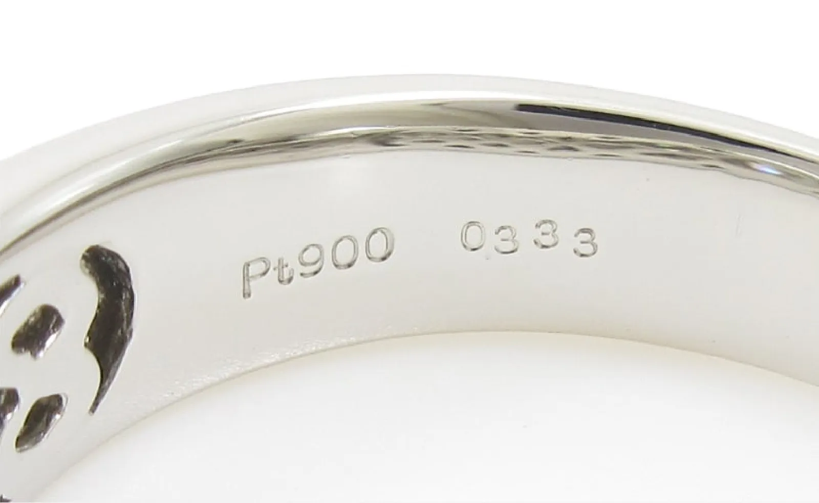 プラチナ製品にpt900と刻印されている写真